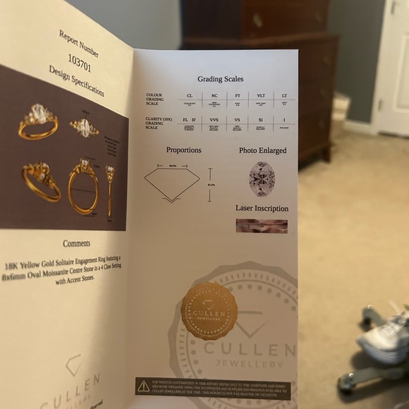 Engagement ring - Picture 8 of 13